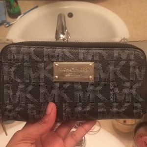 Authentic Michael Kors Wallet  👛